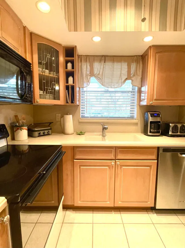 Unit 117 photo 7