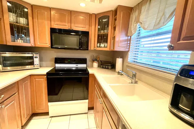 Unit 117 photo 8