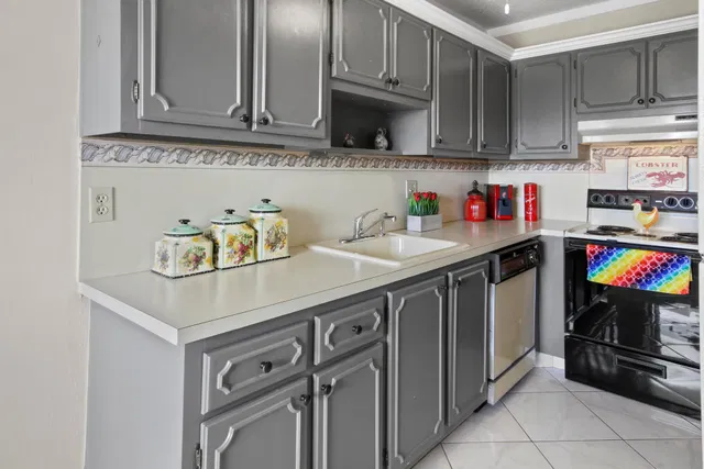 Unit 202 photo 2