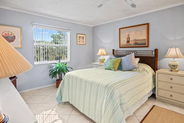 Unit 202 photo 14