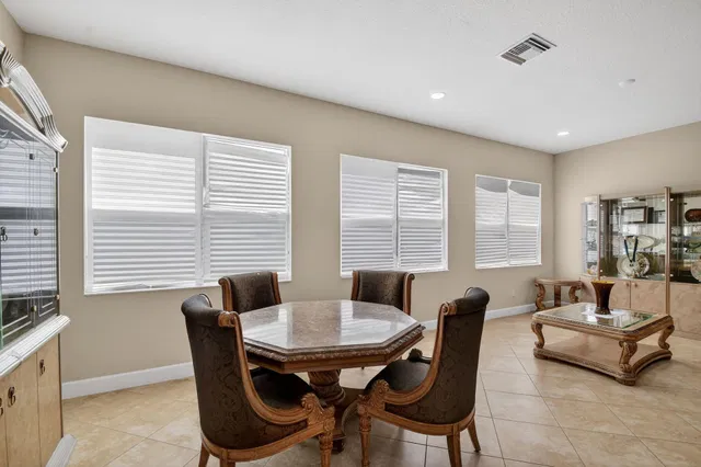 Residence photo 64