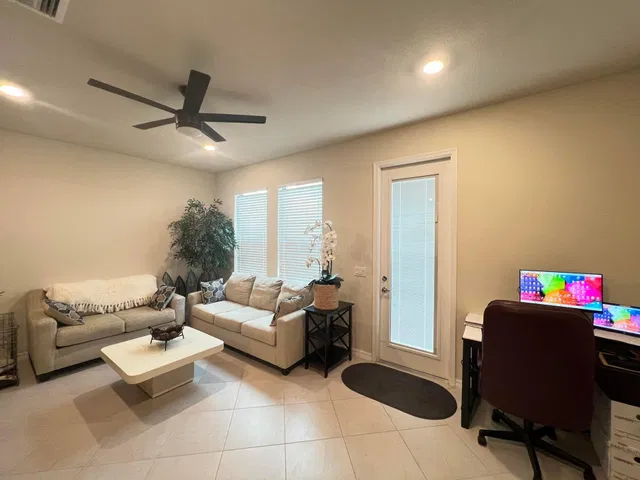 Residence photo 18