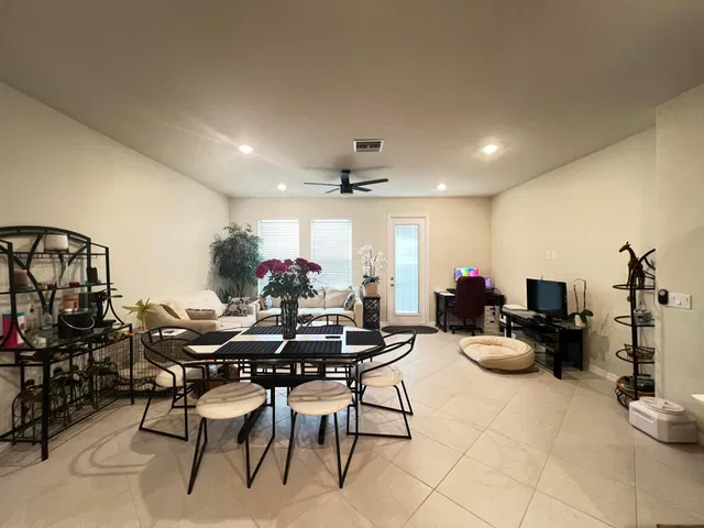 Residence photo 19