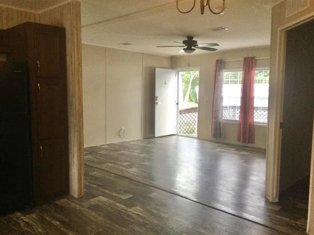 Unit 82 photo 3