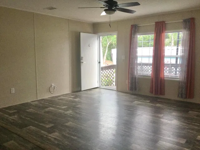 Unit 82 photo 4