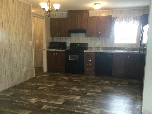 Unit 82 photo 7