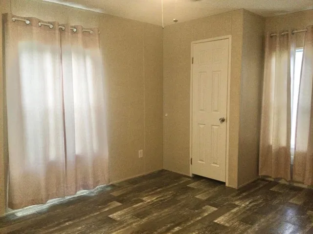 Unit 82 photo 10