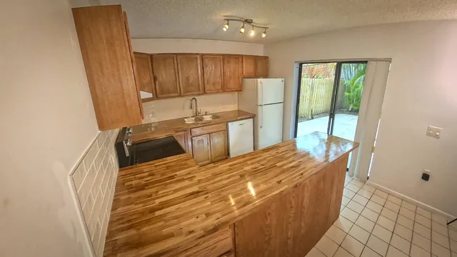  Unit 415 photo 6