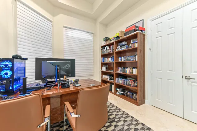  Residence photo 8