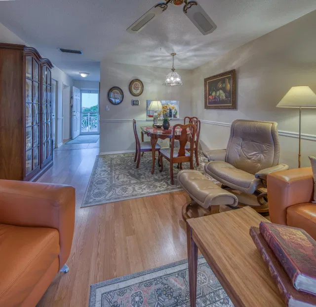 Unit 413 photo 2