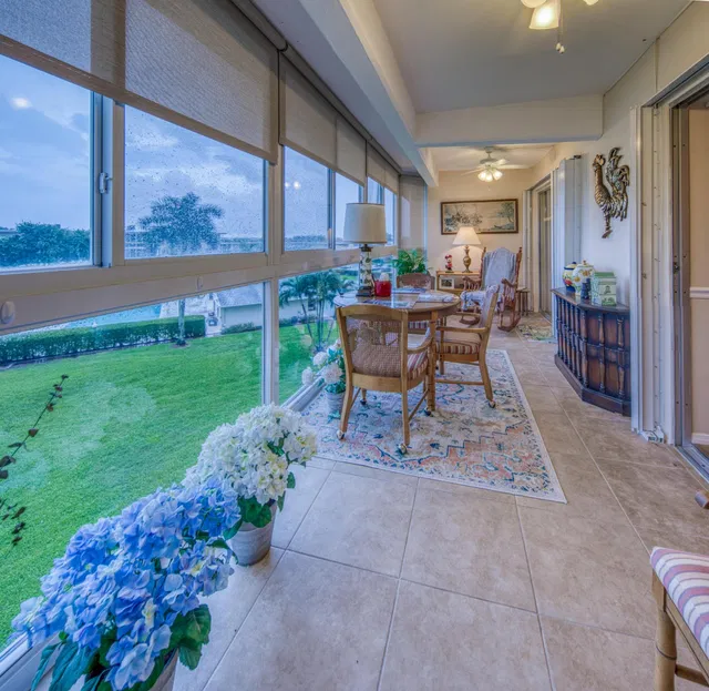 Unit 413 photo 6