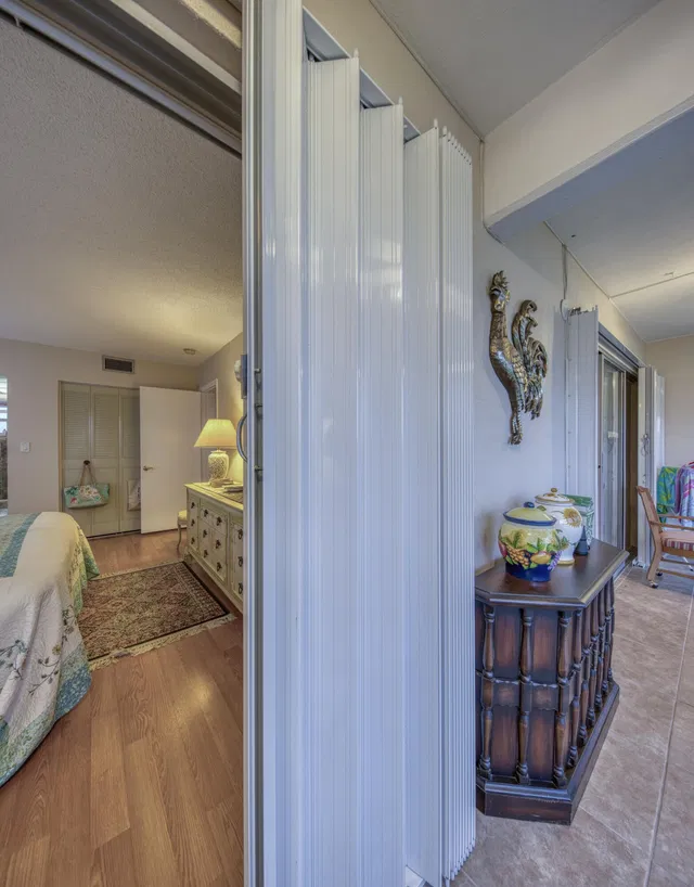 Unit 413 photo 12