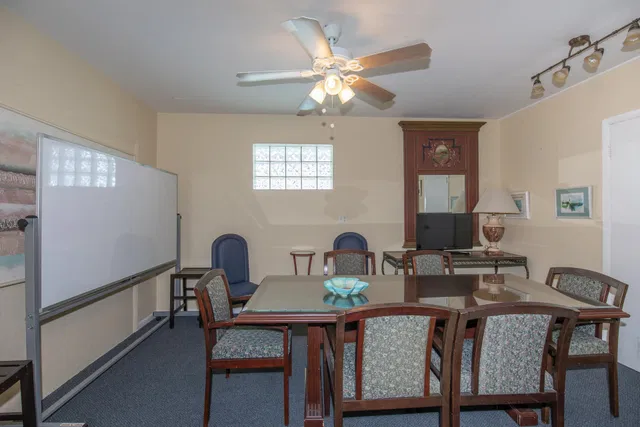 Unit 413 photo 32