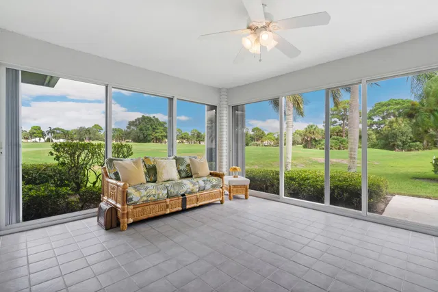 Monarch Country Club Residence photo 2