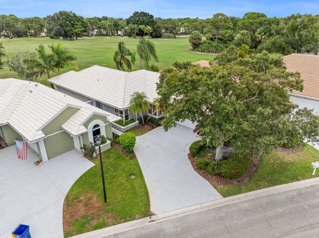 Monarch Country Club Residence photo 36