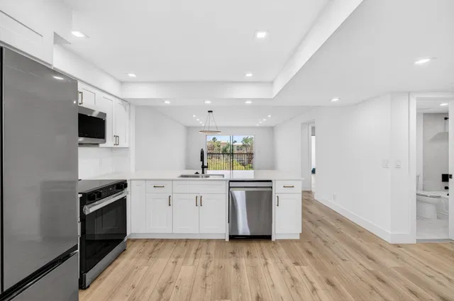 Unit 406 photo 14