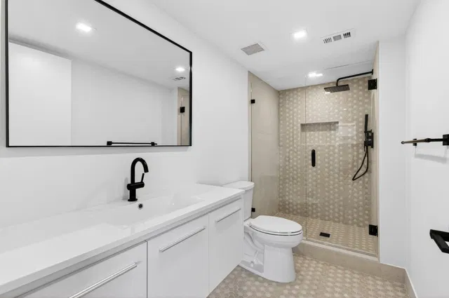 Unit 406 photo 21