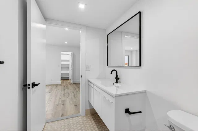 Unit 406 photo 23