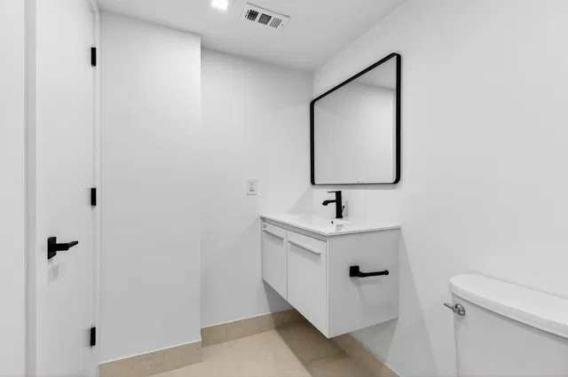 Unit 406 photo 31