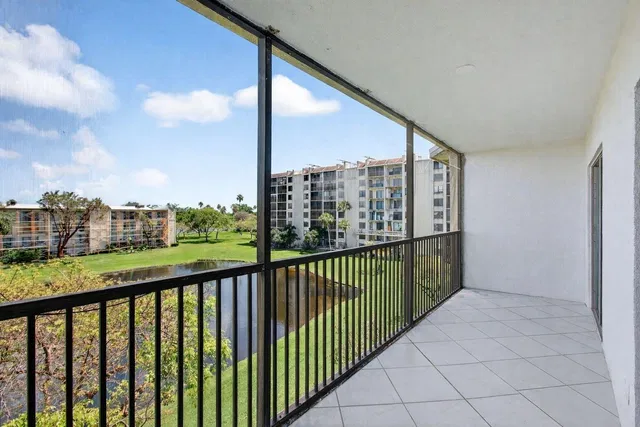 Unit 406 photo 32