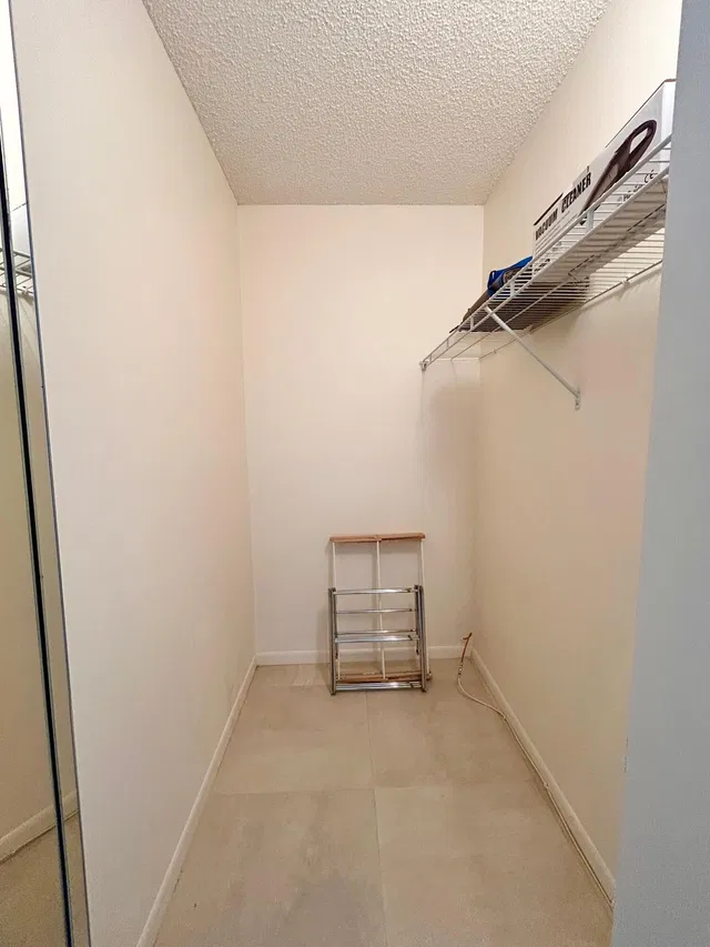 Unit A-1 photo 22
