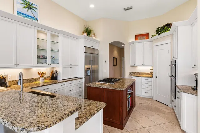 Monarch Country Club Residence photo 18