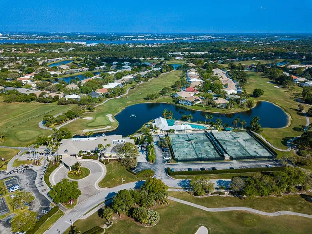Monarch Country Club Residence photo 67