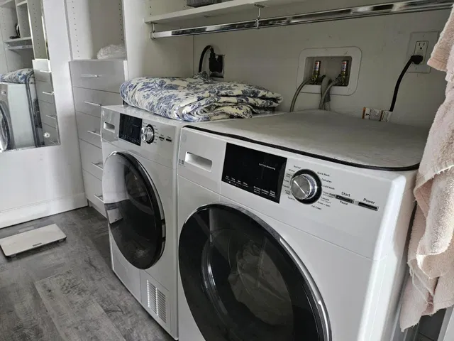 Unit 106 photo 10
