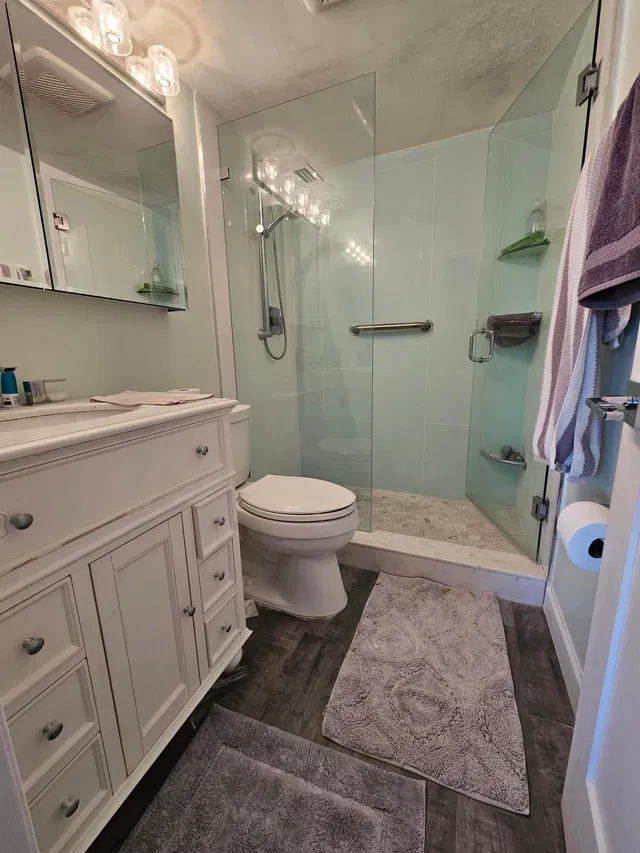 Unit 106 photo 11