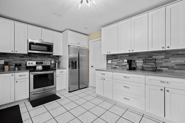  Residence photo 4
