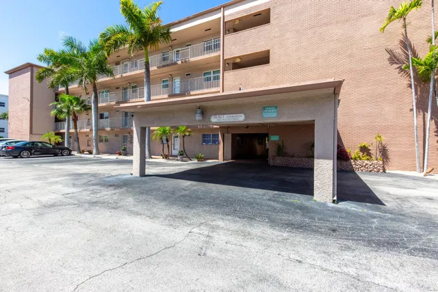 Unit 411 photo 3