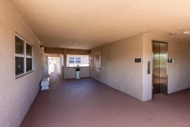 Unit 411 photo 5