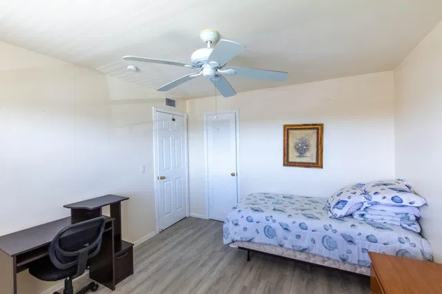 Unit 411 photo 13