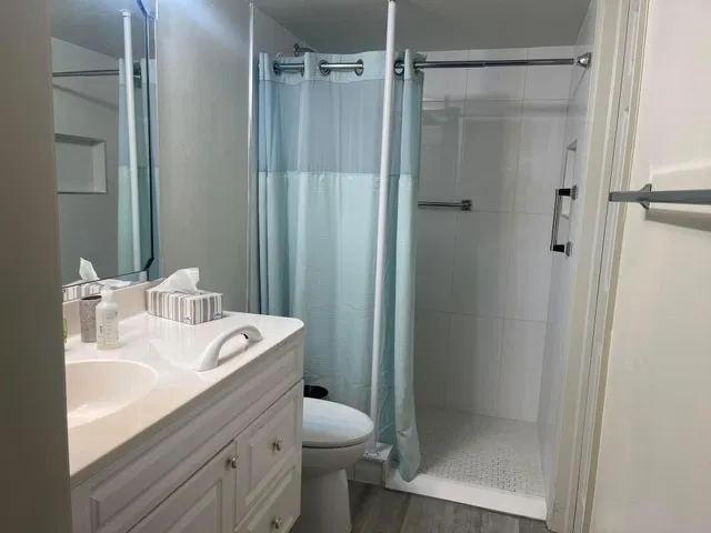 Unit 411 photo 15