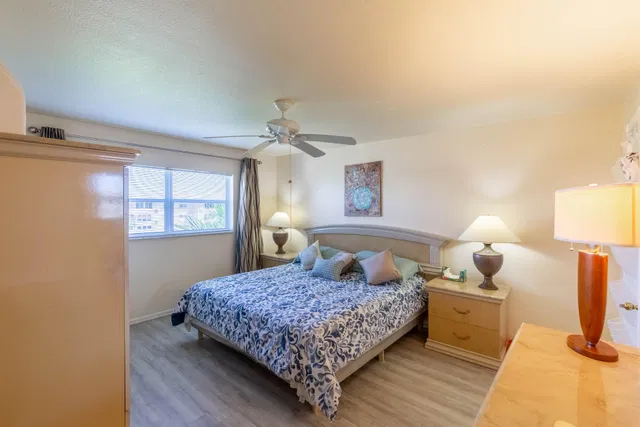 Unit 411 photo 17