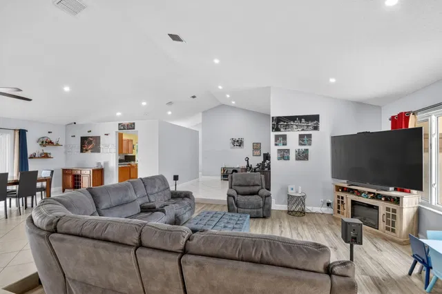 Residence photo 9