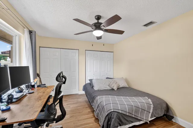 Residence photo 30
