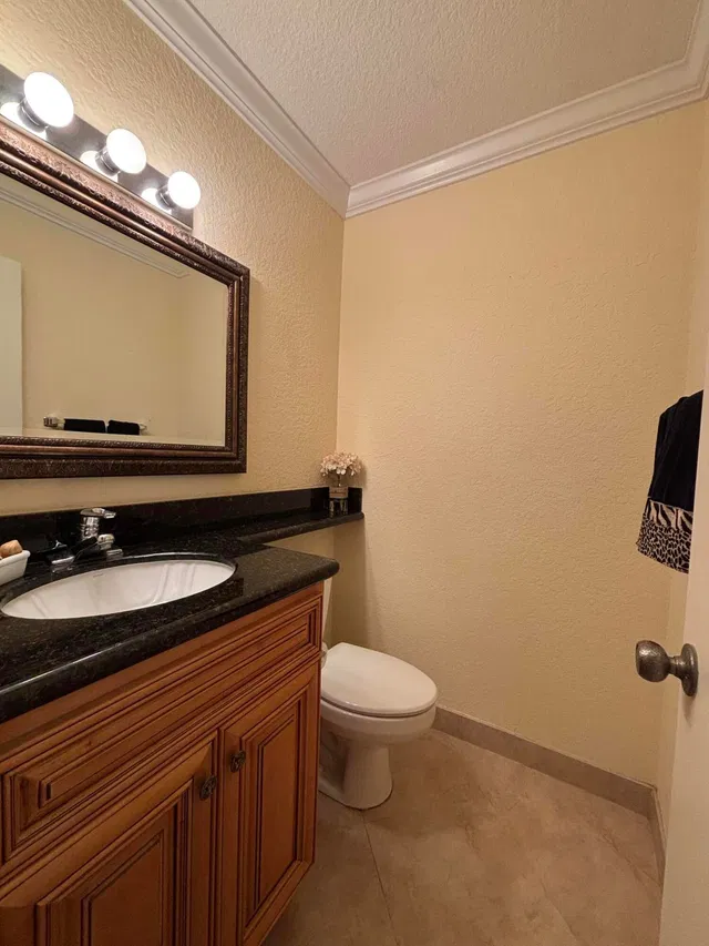  Unit 122 photo 5