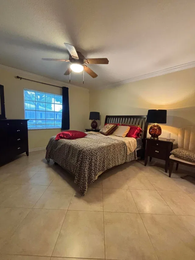  Unit 122 photo 8