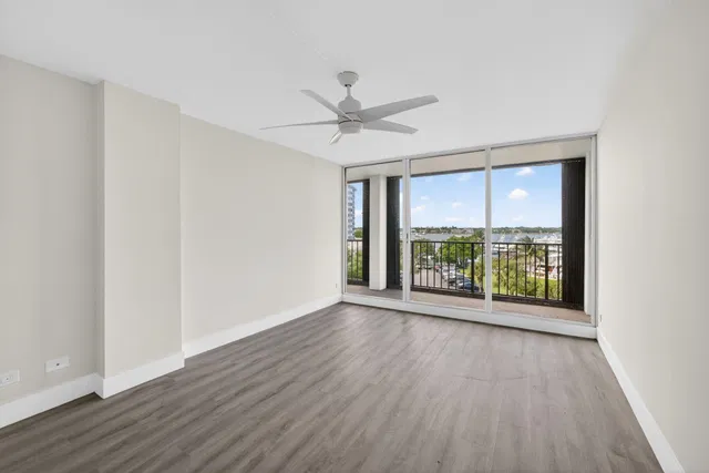 Unit 511 photo 2