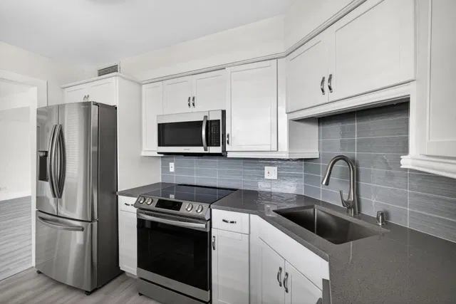 Unit 511 photo 7