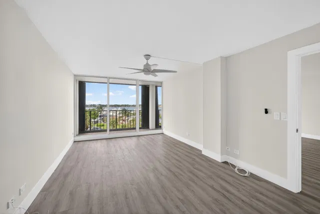 Unit 511 photo 9