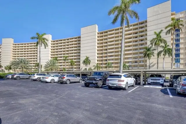 Unit 511 photo 14