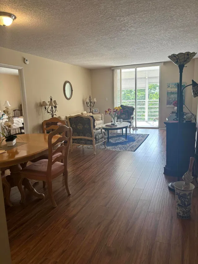 Unit 501 photo 2