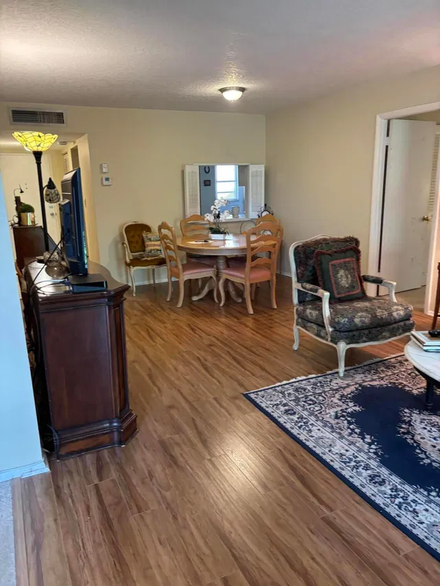 Unit 501 photo 3