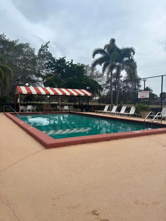 Unit 501 photo 11