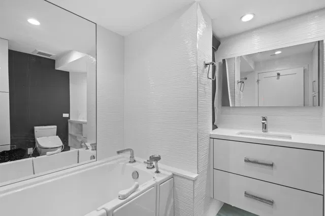 300 SE Fifth Boca Unit 5180 photo 23