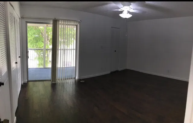  Unit 302 photo 4
