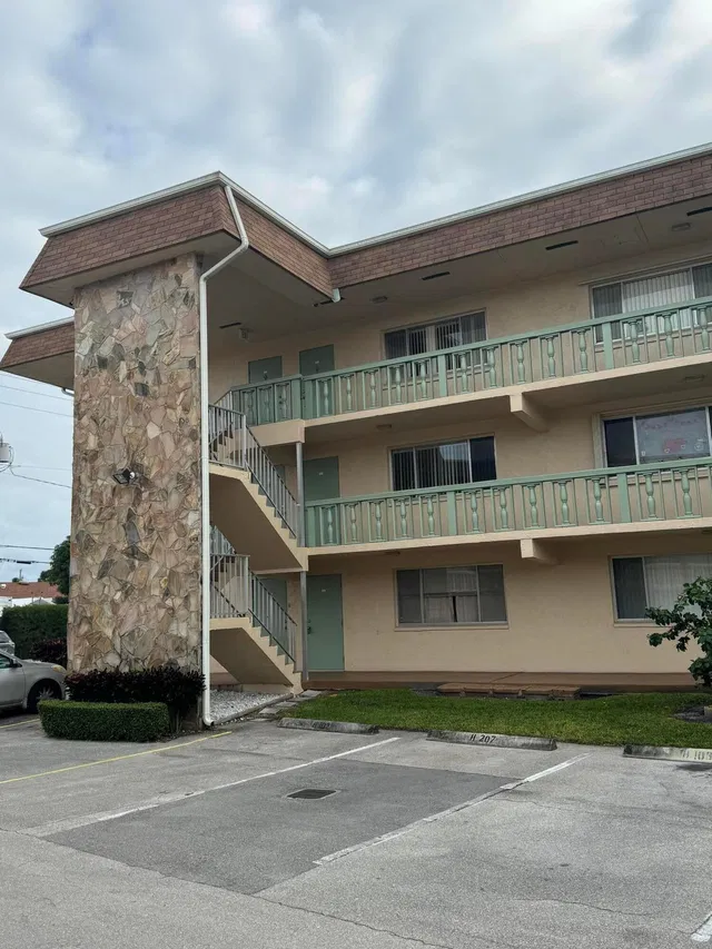  Unit 302 photo 33