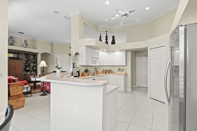 Monarch Country Club Residence photo 8